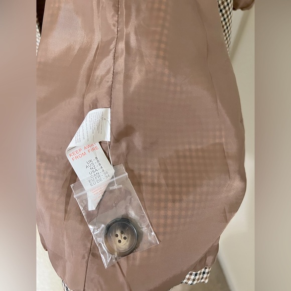 Boohoo Tan Blazer in Size 4 - Picture 6 of 9